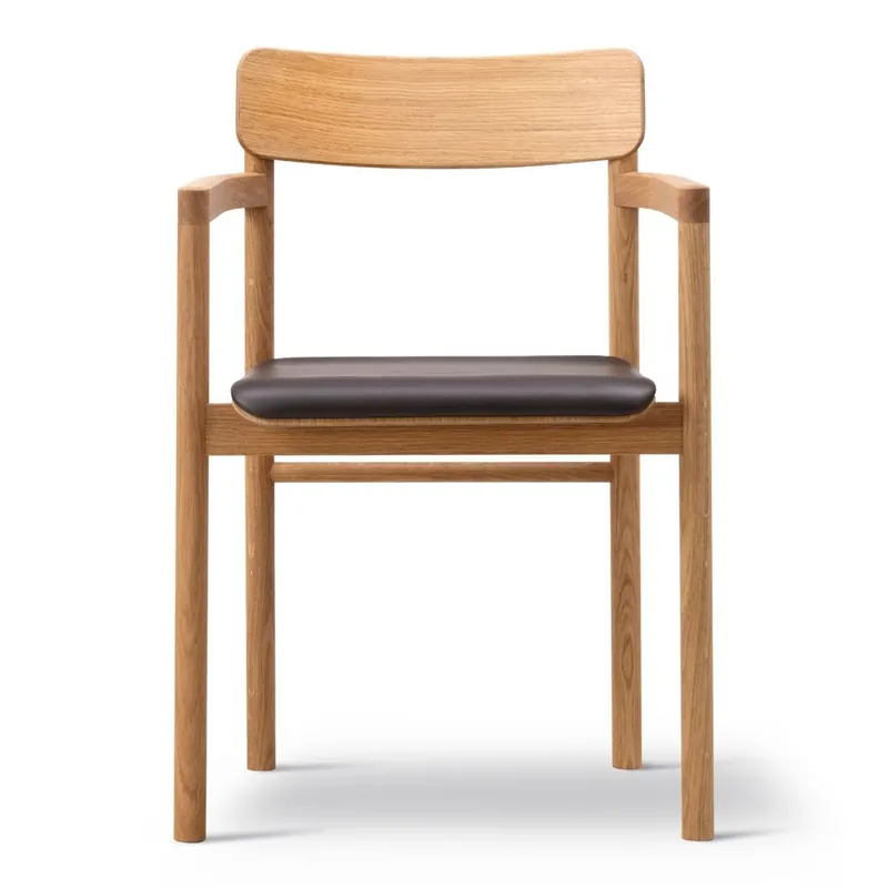 Kracherpreis Fredericia Furniture 3446 Stuhl, Höhe: 79,5 cm – Geölte Eiche/Dunkelbraunes Omni-Leder