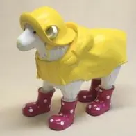 Markenprodukt Gartenfigur Lamm ca. 50cm Schaf Regenmantel + Hut + Gummistiefel brombeer 3361