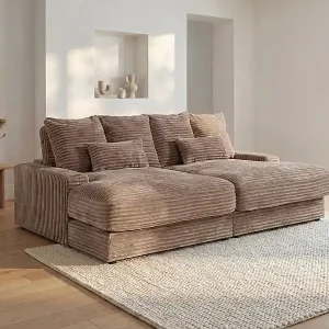 3-Sitzer-Sofa mit bequemer tiefer Sitzfläche aus grobem Cordstoff in Taupe CALAZO von Pascal Morabito Aktuell