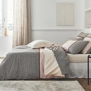 Markenware Bettwäsche-Garnitur aus Perkal im grafischen Stil 240 x 220 cm