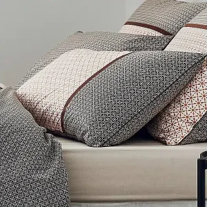 Kissenbezug aus Perkal im grafischen Stil Angebot