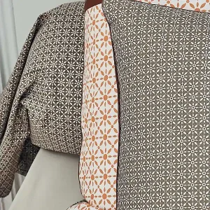 Direktkauf Kissenrolle aus Perkal im grafischen Stil